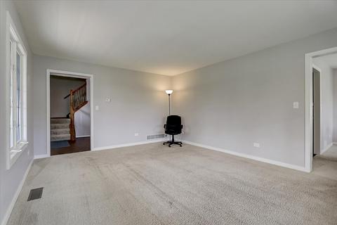 2980 Molitor Rd, Aurora, IL 60502 photo 12