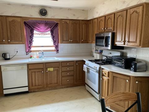 128 Inner Circle Dr, Des Plaines, IL 60016 photo 7