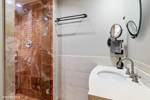 290 Munroe Cir, Des Plaines, IL 60016 photo 13
