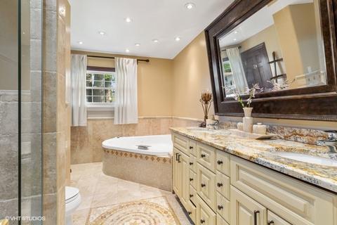 290 Munroe Cir, Des Plaines, IL 60016 photo 12