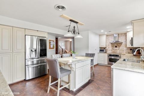290 Munroe Cir, Des Plaines, IL 60016 photo 5