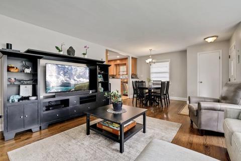 112 N Pine St, Mount Prospect, IL 60056 photo 4