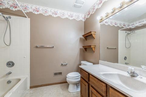 1505 Cobblestone Ct, Johnsburg, IL 60051 photo 14