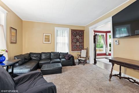 738 Saint John St, Elgin, IL 60120 photo 5