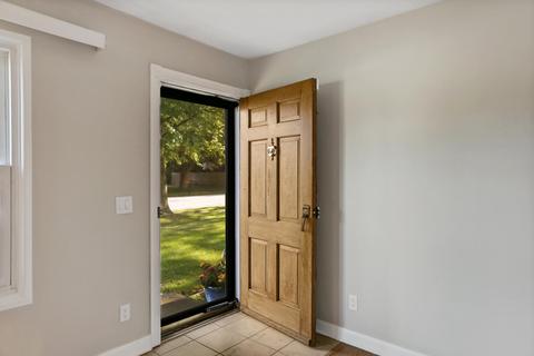 2011 Sangamon Dr, Champaign, IL 61821 photo 9