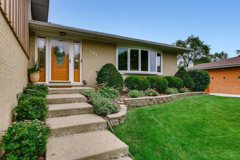 711 E Turner Ave, Roselle, IL 60172 photo 2