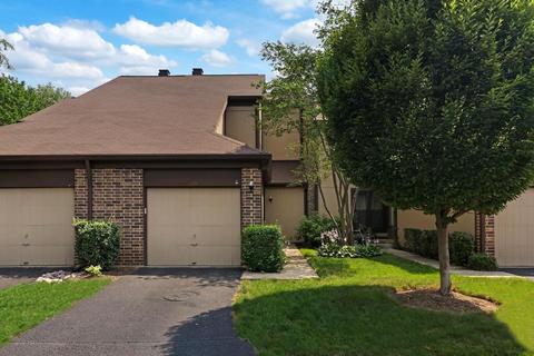 279 Shadowbend Dr, Wheeling, IL 60090 photo 1