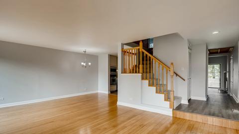 114 New Castle Ct, Rolling Meadows, IL 60008 photo 2
