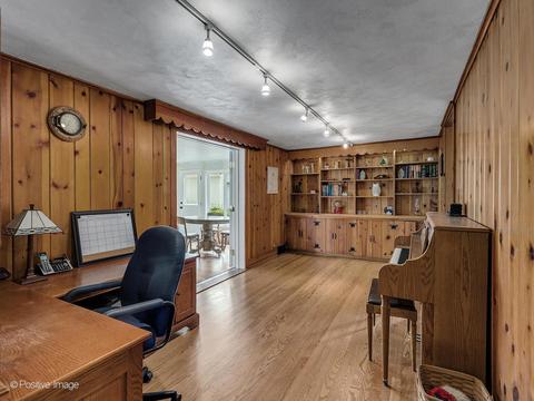 905 S Wheaton Ave, Wheaton, IL 60189 photo 9