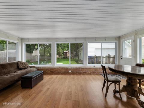 905 S Wheaton Ave, Wheaton, IL 60189 photo 8