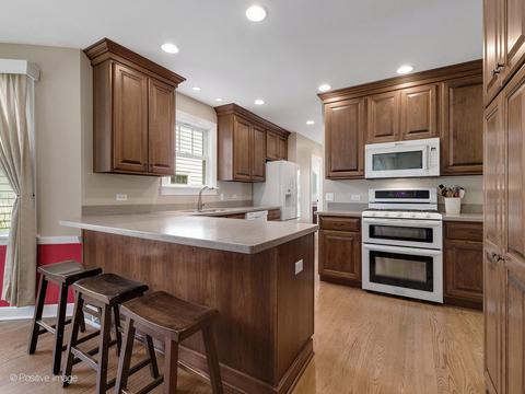 905 S Wheaton Ave, Wheaton, IL 60189 photo 5