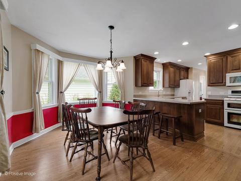 905 S Wheaton Ave, Wheaton, IL 60189 photo 4