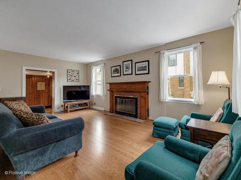 905 S Wheaton Ave, Wheaton, IL 60189 photo 2