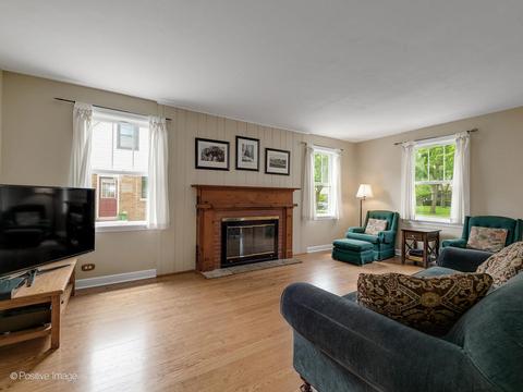 905 S Wheaton Ave, Wheaton, IL 60189 photo 3