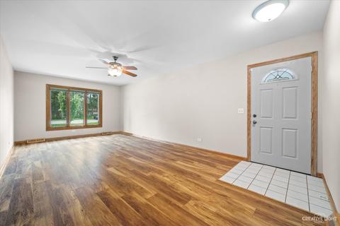 466 E Lorraine Ave, Addison, IL 60101 photo 2