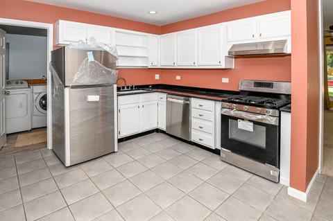705 Olive St, Hoffman Estates, IL 60169 photo 4