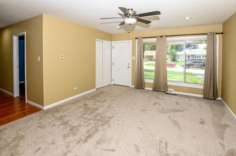 705 Olive St, Hoffman Estates, IL 60169 photo 3