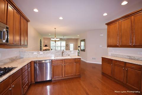 1015 Pinehurst Ct, Elgin, IL 60124 photo 12