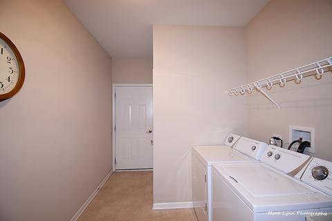 1015 Pinehurst Ct, Elgin, IL 60124 photo 21