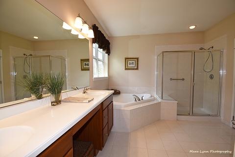 1015 Pinehurst Ct, Elgin, IL 60124 photo 24