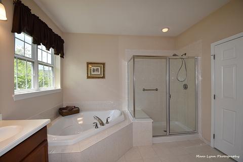 1015 Pinehurst Ct, Elgin, IL 60124 photo 25