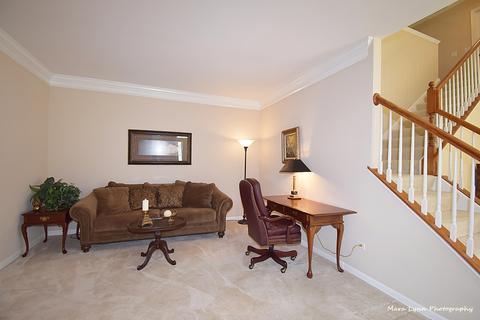 1015 Pinehurst Ct, Elgin, IL 60124 photo 8