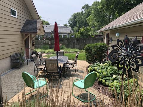 752 Richards St, Geneva, IL 60134 photo 2