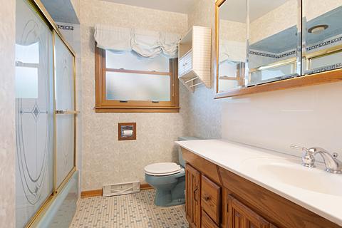 744 Madelyn Dr, Des Plaines, IL 60016 photo 16