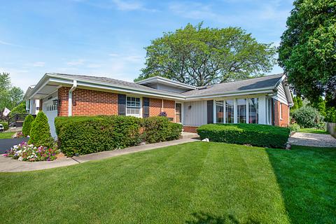 744 Madelyn Dr, Des Plaines, IL 60016 photo 2