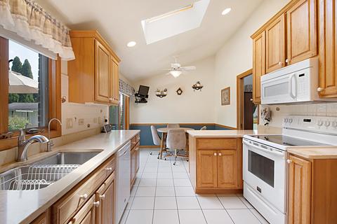 744 Madelyn Dr, Des Plaines, IL 60016 photo 4