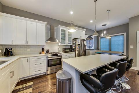 4334 S Berkeley Ave, Chicago, IL 60653 photo 2