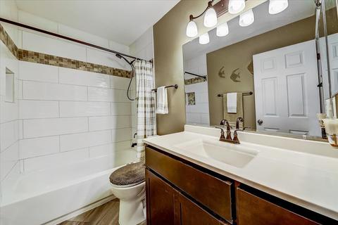 614 Hampton Cir, Elgin, IL 60120 photo 19