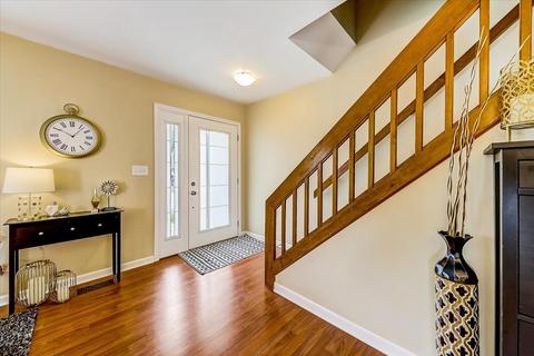 614 Hampton Cir, Elgin, IL 60120 photo 4