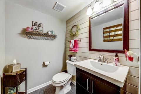 614 Hampton Cir, Elgin, IL 60120 photo 22