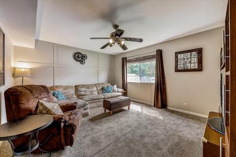 614 Hampton Cir, Elgin, IL 60120 photo 20
