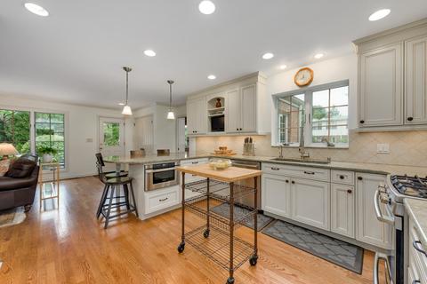 30 Logan Ter, Golf, IL 60029 photo 11