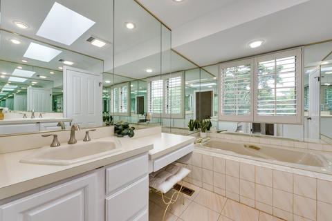 30 Logan Ter, Golf, IL 60029 photo 21