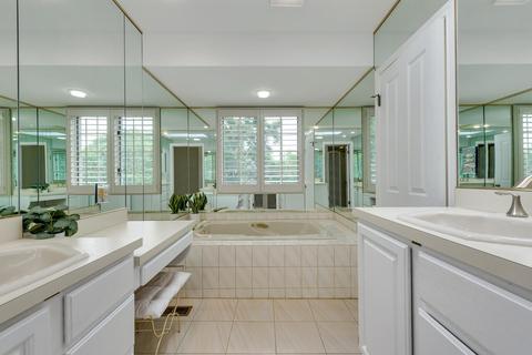 30 Logan Ter, Golf, IL 60029 photo 22