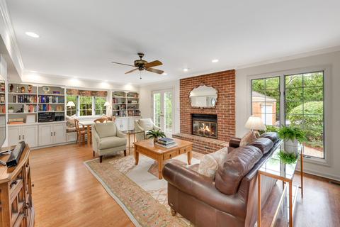 30 Logan Ter, Golf, IL 60029 photo 4