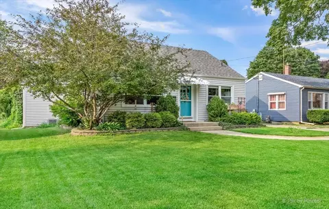 870 Carr St, Elgin, IL 60123 photo 2