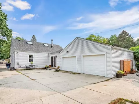 870 Carr St, Elgin, IL 60123 photo 17