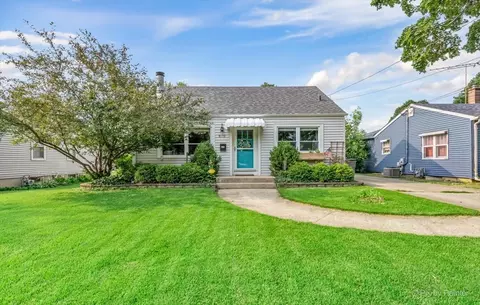 870 Carr St, Elgin, IL 60123 photo 1