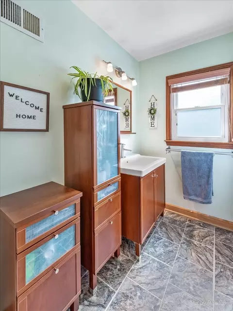 870 Carr St, Elgin, IL 60123 photo 9