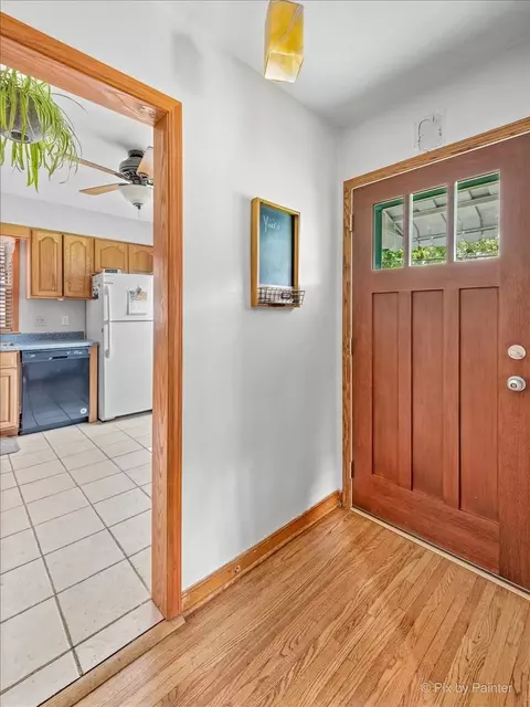 870 Carr St, Elgin, IL 60123 photo 3