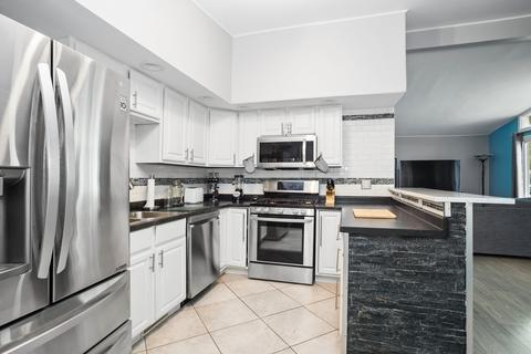 2906 Owl Dr, Rolling Meadows, IL 60008 photo 5