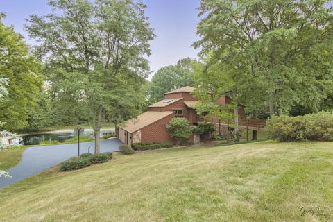 1806 Cassandra Ln, Mchenry, IL 60051 photo 1