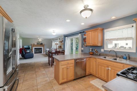 3308 Peppertree Ln, Bloomington, IL 61704 photo 8