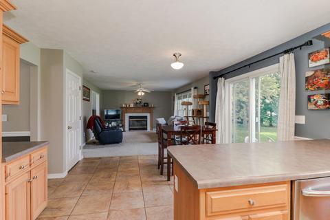 3308 Peppertree Ln, Bloomington, IL 61704 photo 9