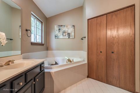 362 Old Walnut Cir, Gurnee, IL 60031 photo 25