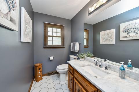 85 Christina Cir, Wheaton, IL 60189 photo 12